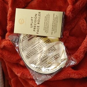 💚Elizabeth Grant face roller and cosmetic bag Nwot